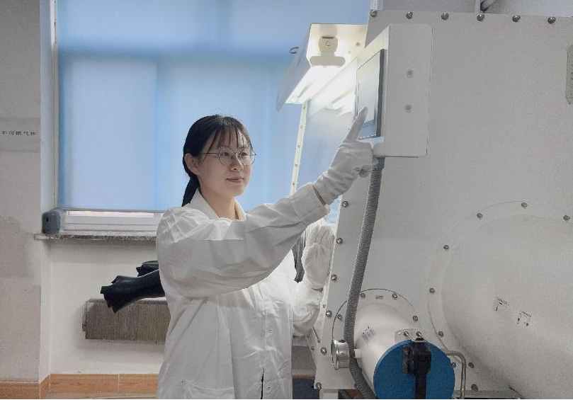 科研一线丨石爽爽：晶体成长虽慢，但每一步都通向光的将来